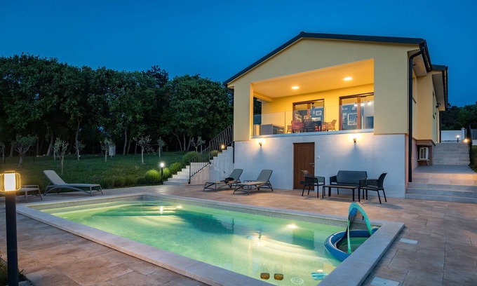 Puntera Villa | HOLIDAY VILLA IN BARBAN WITH PRIVATE POOL FOR 6 PEOPLE