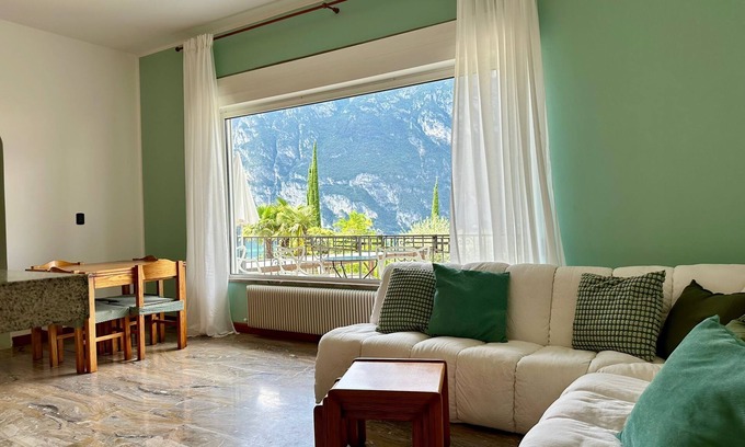 Riva del Garda Villa | Villa 'The Queen Of Garda' con vistas al lago, jardín privado y balcón