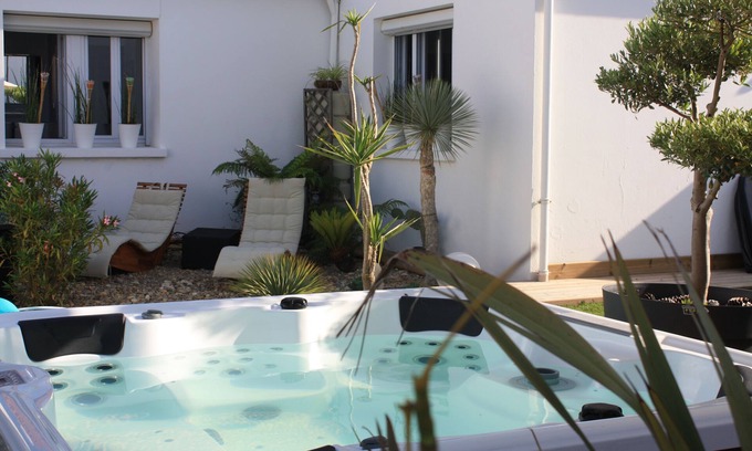 Les Conches Villa | Villa la madera de las vainas.