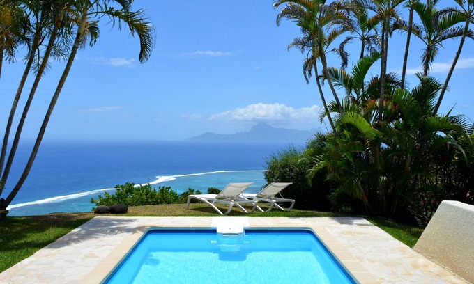 Punaauia Villa | Villa Tiare - Tahití - vista impresionante a la piscina y al jard����n - hasta 7 pers.