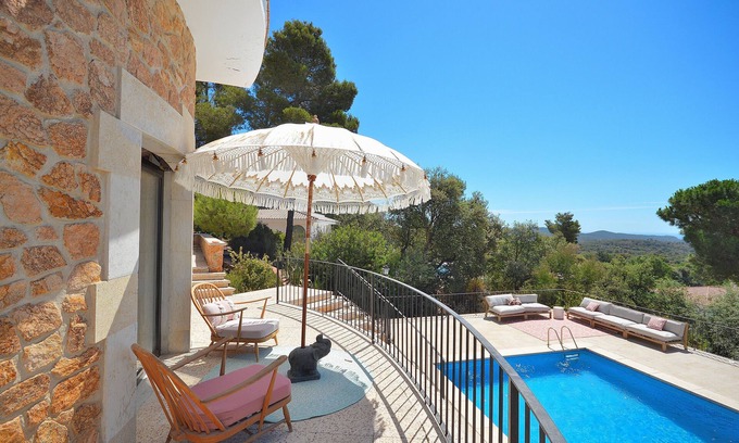 Vall-Llobrega Villa | Villa 'Torre Cal Sada' con vistas a la montaña, Wi-Fi y aire acondicionado