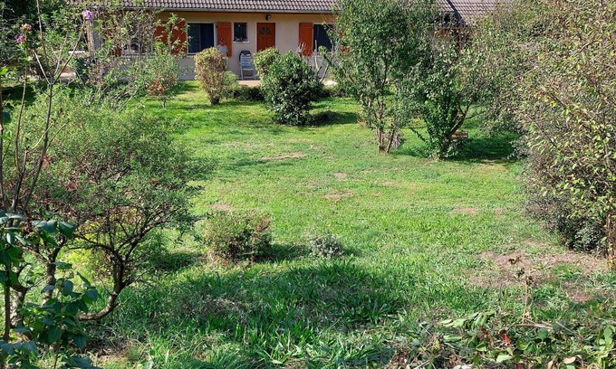 Aix-les-Bains Villa | Villa Tout Confort, 4 Personnes, Très Ensoleillée, Grand Calme, Jardin Arboré
