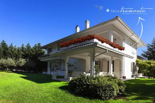 Pesaro Apartamento | Villa Tramonto luxury apartment with private swimming pool
