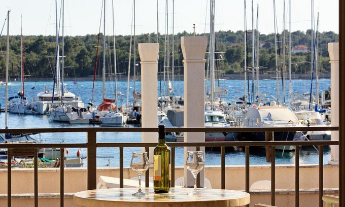 Cove Makarac (Milna) Villa | VILLA V&D