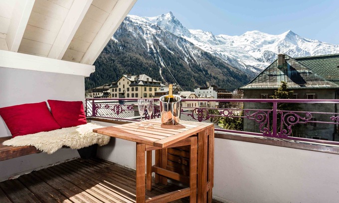 Chamonix City Centre Cabaña | Villa Vallet Apartment - an apartment that sleeps 6 guests in 3 bedrooms