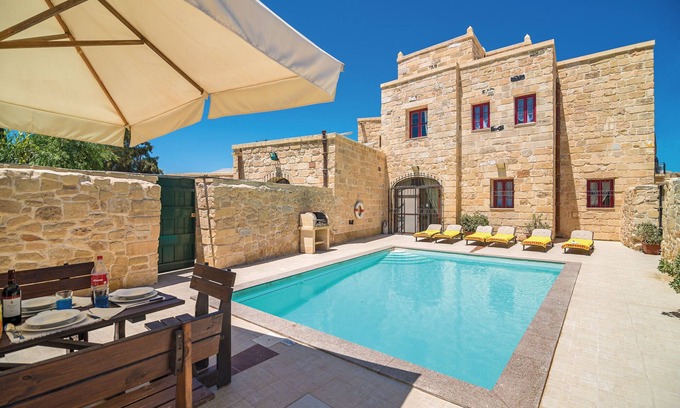 Misraħ Strejnu Villa | Villa Valletta - Charming & traditional villa With private pool and garden