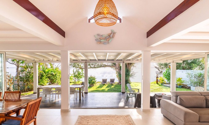 Moorea-Maiao Villa | Villa Vanaki - Beautiful Beachfront Villa 4BR w/ AC