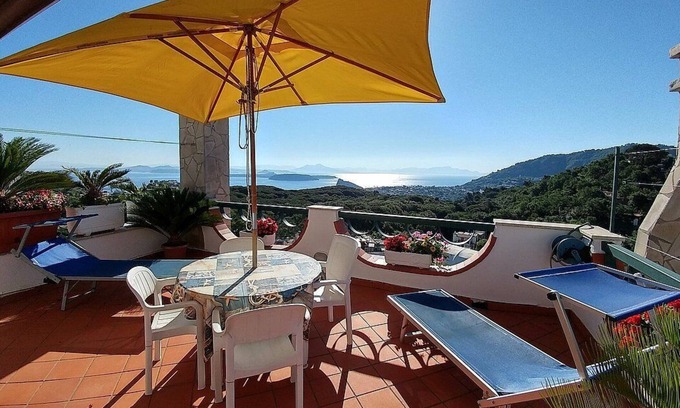Fiaiano Casa | Villa Venturina A: Una casa unifamiliar luminosa y soleada ubicada en la costa alta frente al mar.
