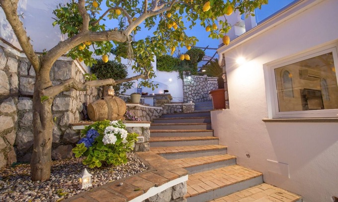 Termini Casa | Villa Venus in Sorrento Coast; comfort and safe living in amazing scenery