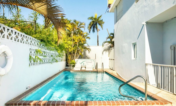 Isla Verde Hotel | Villa Verde Inn