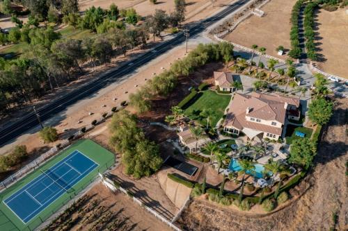 Temecula Casa | Villa Verdot 6BR Estate w Pool Tennis Basketball