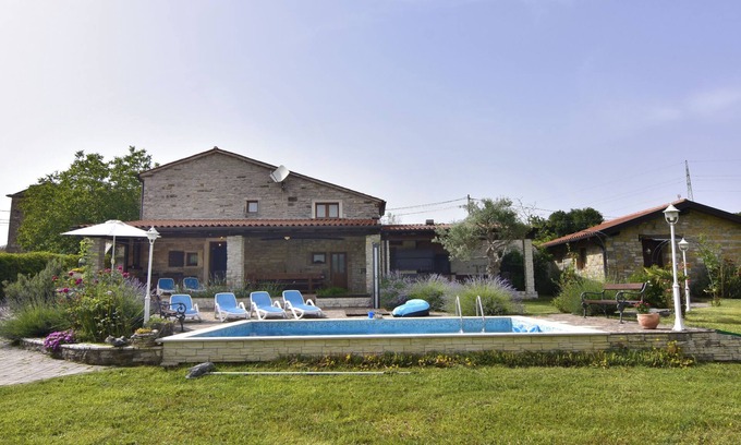 Sveti Bartol Villa | Villa Anna Groznjan, encantadora villa de piedra con piscina climatizada