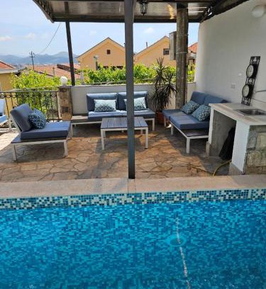 Susanj Apartamento | Villa Vi apartmen in a villa with a swimming pool