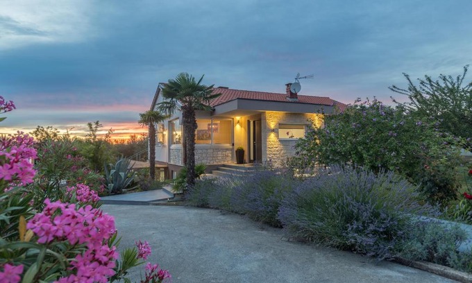 Kastelir Villa | Villa Viktoria