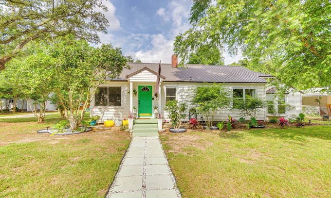 Westerly Heights Villa | Villa Villa Coola – Retro Tiki-inspired zen retreat w/ Huge Private Yard