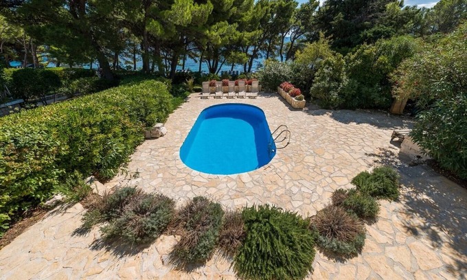 Cove Basina (Jelsa) Villa | Villa Vinea - Beachfront villa with pool, Brac Island