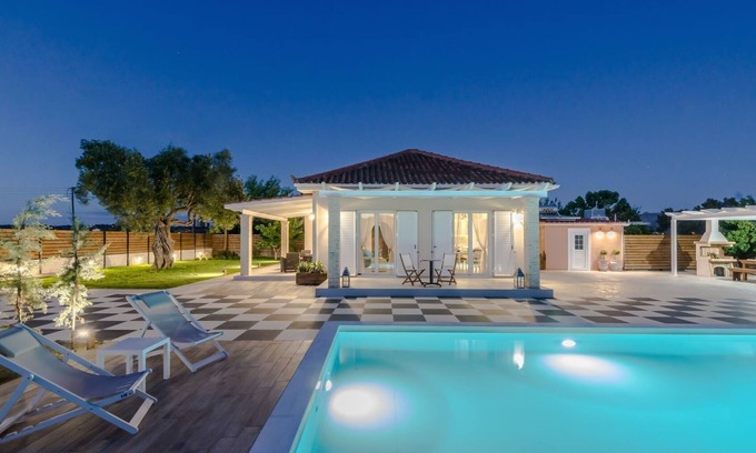 Gaitanion Villa | Villa Vineyard - Villa de 2 dormitorios con jardines privados, piscina y jacuzzi.