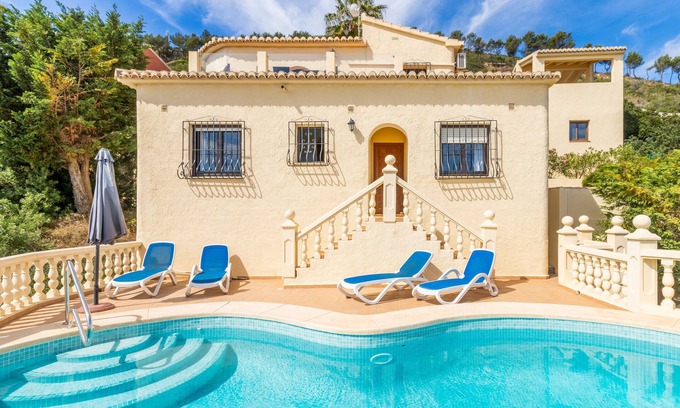 Benitachell Villa | Villa 'Vista Ibiza' con vistas al mar, piscina privada, jardín, balcón, Wi-Fi y A/C