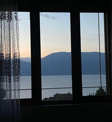 Udenisht Cama Y Desayuno | Villa Vista Lago