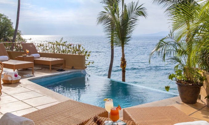Amapas Villa | Villa privada frente al mar de 3-4 habitaciones con personal, piscina y la mejor ubicación en Puerto Vallarta