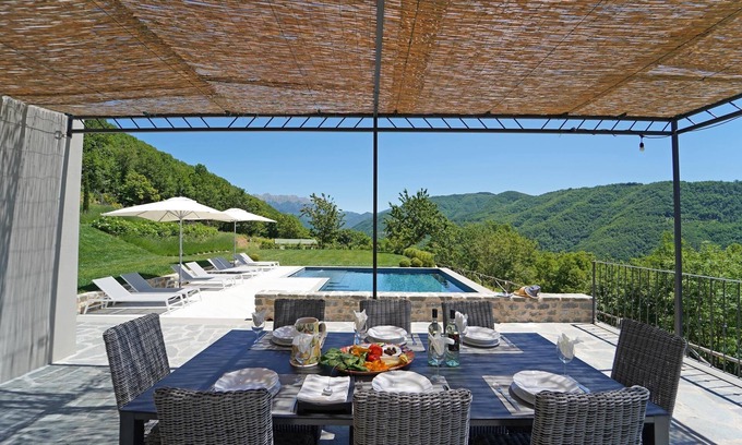 Licciana Nardi Villa | VILLA VITTORIA 8 pax