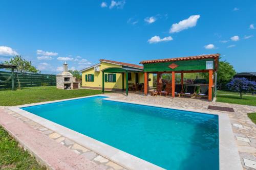 Heki Casa | Villa Vrt, a private and fully fenced forest retreat