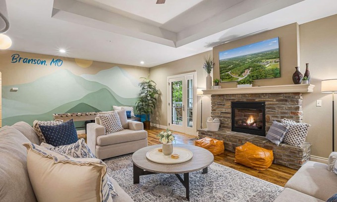 Branson Villa | Villa w/ 30ft PrivateDeck, All Ensuite Bathrooms, Communal Pool, Golf, GameArea