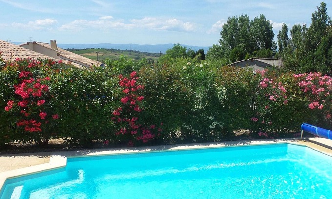Montbrun-des-Corbieres Villa | Acogedora villa con jacuzzi en Montburn-des-Corbieres