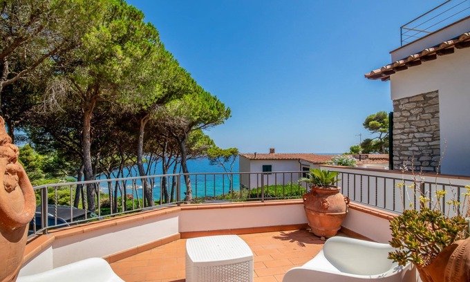 Capoliveri Villa | Elegante villa con vistas al mar y acceso privado a la playa