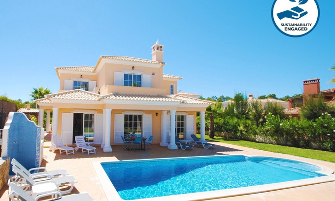 Almancil Villa | Villa w/ private pool & BBQ in Varandas do Lago