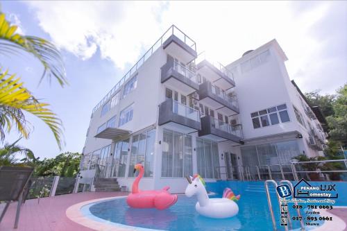Bayan Lepas Casa | Villa w/PrivatePool Golf View Snooker BBQ 10BR