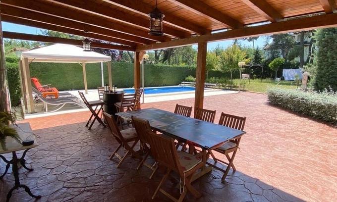 Cadalso de los Vidrios Chalet De Esquí | Villa JOMER, WiFi, piscina a 90km de Madrid, ideal familias y parejas +30 años