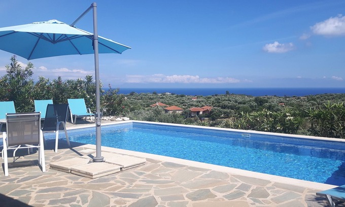 Vasilitsion Villa | Villa, wifi, piscina privada, jardín tropical, vistas al mar y montaña, paz y privacidad.
