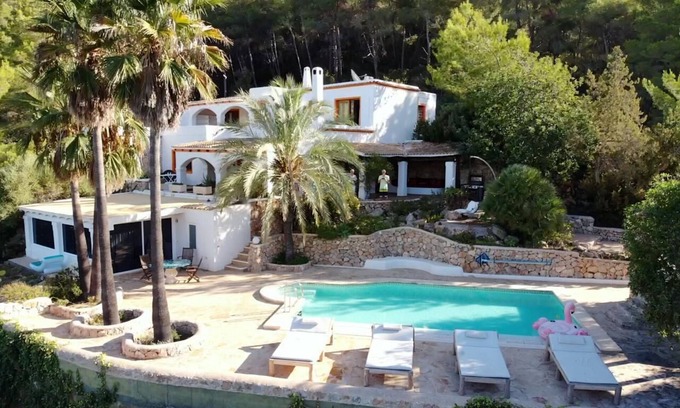 Sant Joan de Labritja Villa | Villa con espectaculares vistas sobre las colinas de Sant Joan.