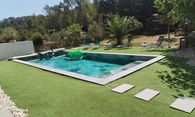 Meounes-les-Montrieux Villa | Villa 'Au Calme Avec Piscine' con piscina privada, Wi-Fi y aire acondicionado