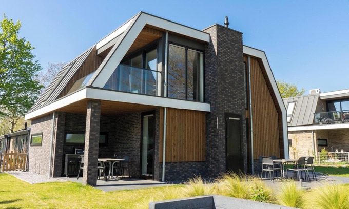 Biddinghuizen Casa | Villa with 6 bedrooms, 3 bathrooms and a terrace
