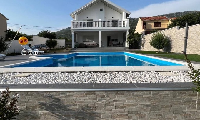 Mostar Casa | Villa with a pool beside the river Buna