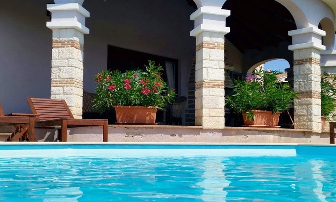 Zbandaj Villa | Villa con piscina de tranquilidad borde Pueblo Marco