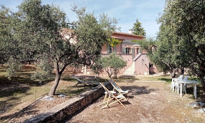Lioux Villa | Villa with amazing views, in heart of the Luberon golden triangle.