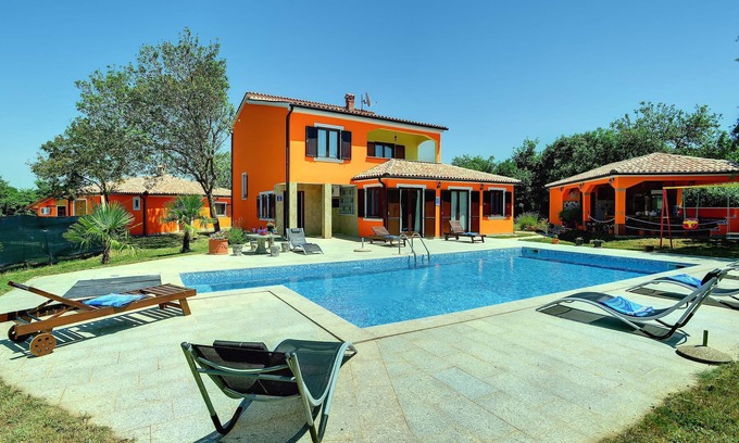 Valtura Villa | Villa con gran jardín y gran piscina cerca de Pula JULIO / AGOSTO 20% DE DESCUENTO