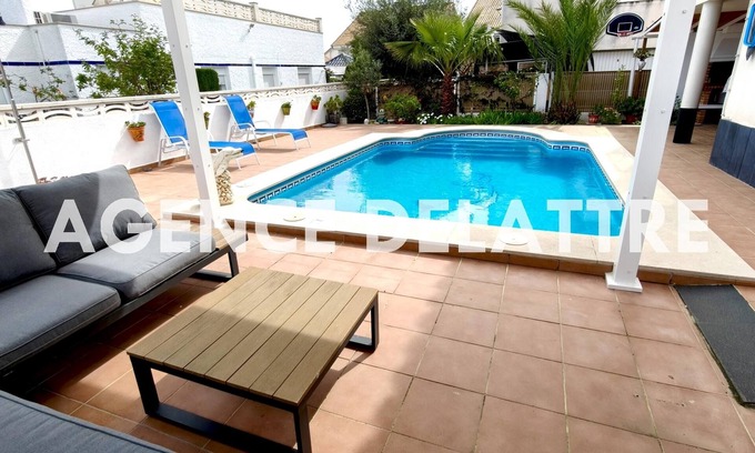 Peñíscola Chalet De Esquí | Villa con piscina privada, barbacoa, salón de verano con pérgola, 6 dormitorios, aire acondicionado.