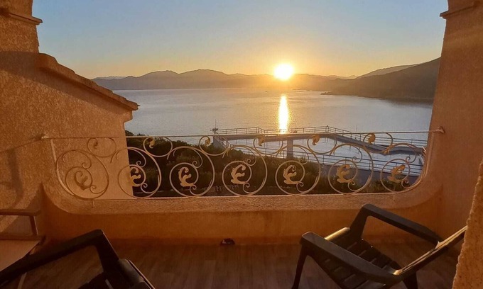 Belvedere-Campomoro Villa | Villa con impresionantes vistas al mar, 3/4 dormitorios, a 6 minutos de la playa a pie.