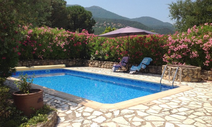 Laroque-des-Alberes Villa | Villa con piscina en jardín aislado - vistas increíbles - a poca distancia del pueblo