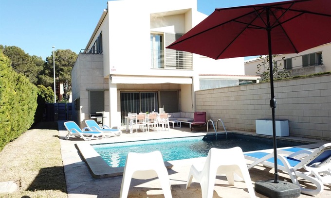 Puig de Ros Villa | VILLA con jardín y piscina privada en zona residencial familiar y tranquila, aire acondicionado y wifi - WiFi Gratis