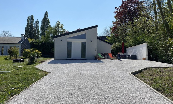 Halluin Casa | Villa with garden and private parking