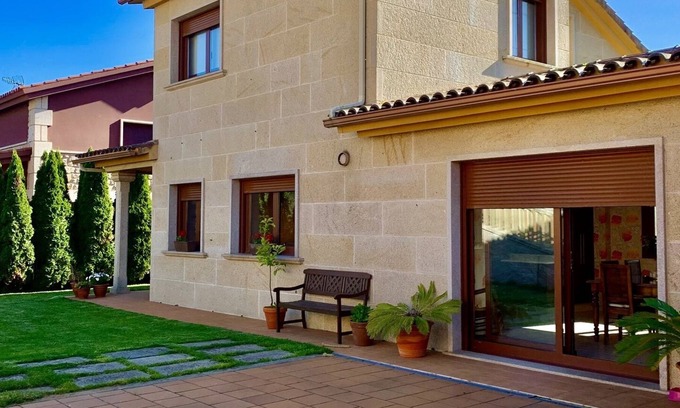 Moana Chalet De Esquí | Chalet Con Jardin y Piscina - En Moaña - Rias Baixas