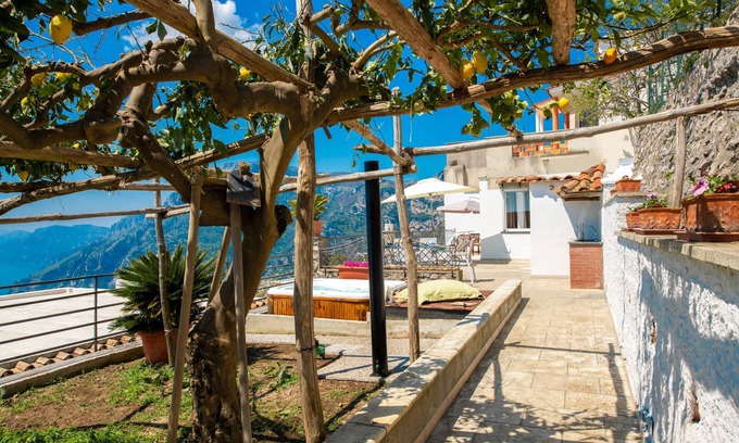 Nocelle Villa | Villa con jacuzzi climatizado y jardín.