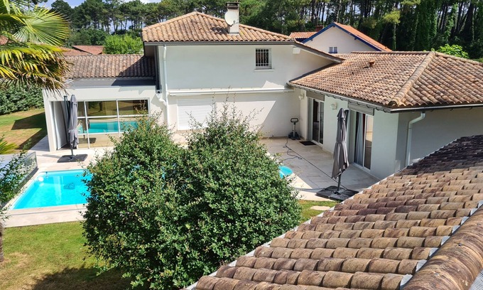 Ondres Villa | Large villa with swimming pool, 1500 m from the beach