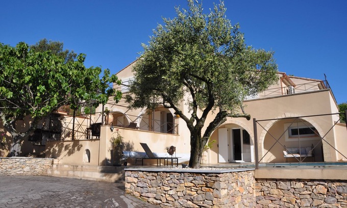 Les 3 Ponts Villa | Villa con piscina climatizada spa en el monte Nîmoise PROMO del 17 al 31 de agosto