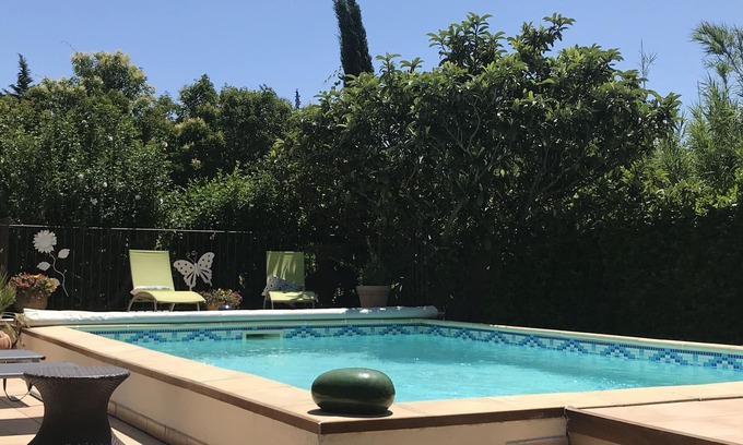Sarrians Villa | Villa con piscina climatizada y estudio opcional adjunto.